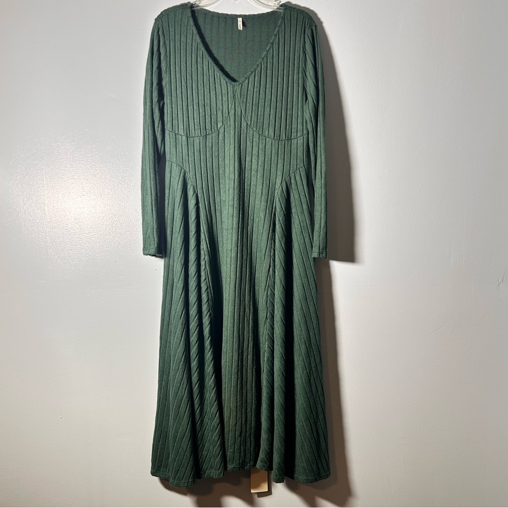 HALARA Forest Green Ribbed V-Neck Long Sleeve Midi Dress
